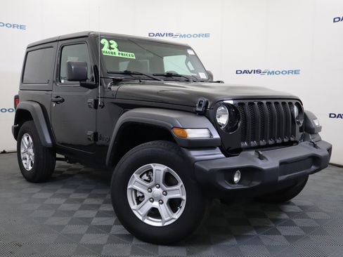 Used 2023 Jeep Wrangler Sport AWD/4WD image 2
