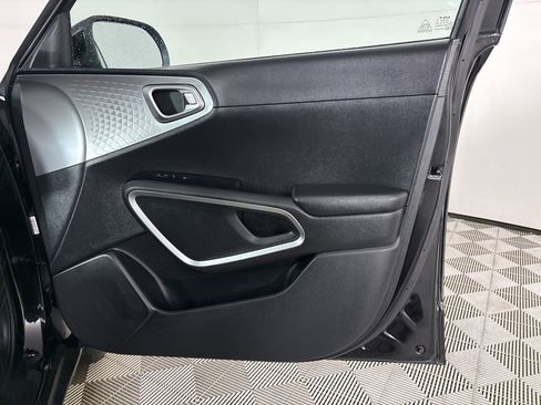 Used 2024 Kia Soul LX image 25