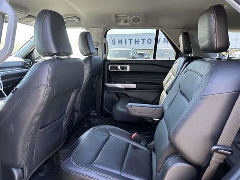 Used 2023 Ford Explorer XLT w/ Equipment Group 202A AWD/4WD image 10