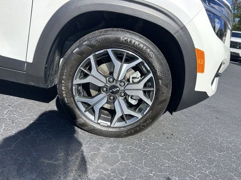 Used 2023 Kia Seltos EX image 8