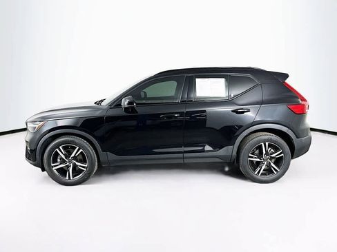Used 2023 Volvo XC40 B5 Plus image 3