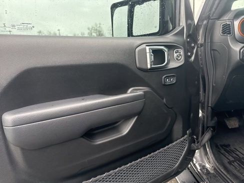 Used 2023 Jeep Gladiator Mojave w/ Cold Weather Group image 22