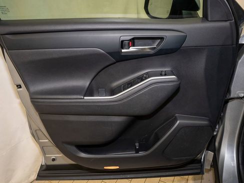 Used 2023 Toyota Highlander XLE image 14