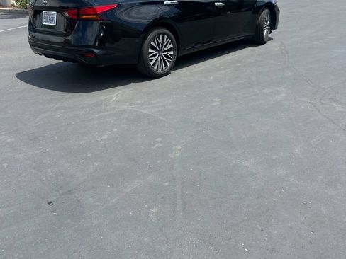 Used 2025 Nissan Altima 2.5 SV FWD image 6