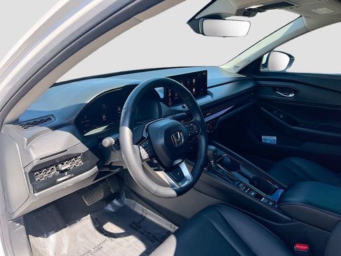 Used 2025 Honda Accord Touring image 9