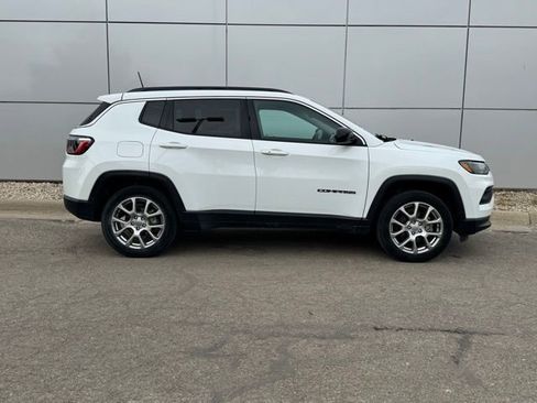 Used 2022 Jeep Compass Latitude AWD/4WD image 33