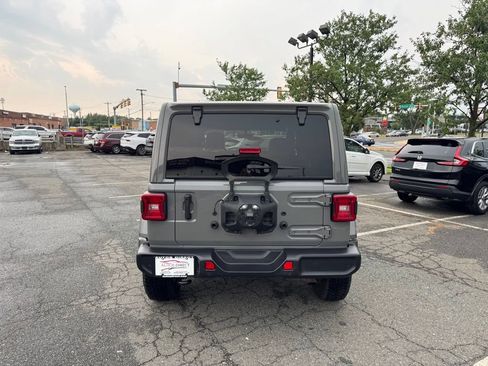 Used 2021 Jeep Wrangler Unlimited Sahara AWD/4WD image 5