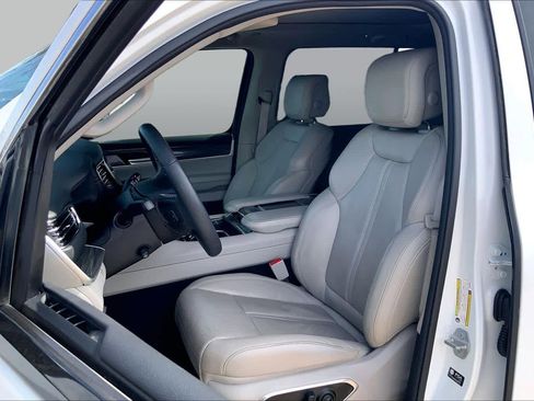 Used 2022 Jeep Wagoneer Series III w/ Premium Group I RWD image 8