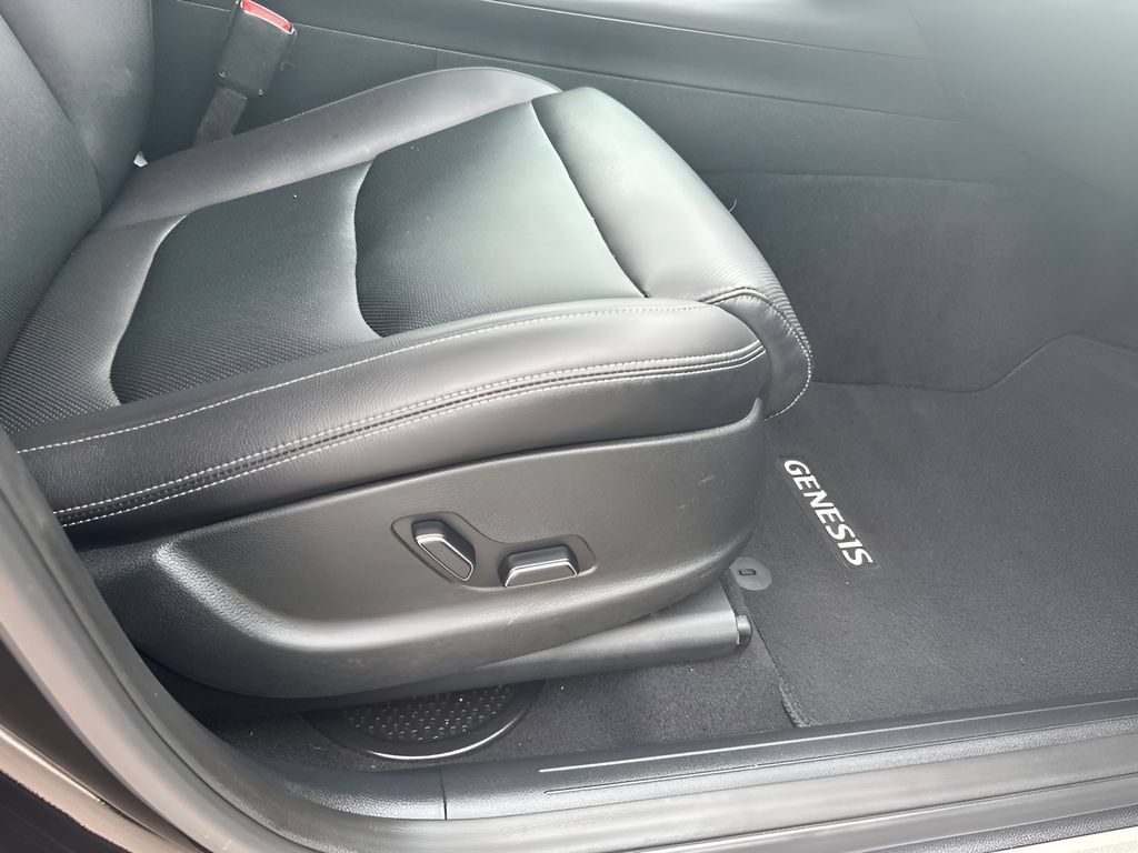 Used 2025 Genesis GV70 2.5T AWD/4WD image 28