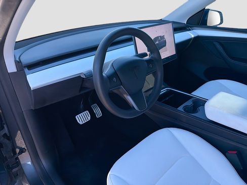 Used 2022 Tesla Model Y Performance image 26