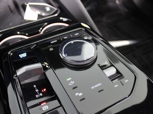 Used 2025 BMW i5 eDrive40i w/ M Sport Package image 12