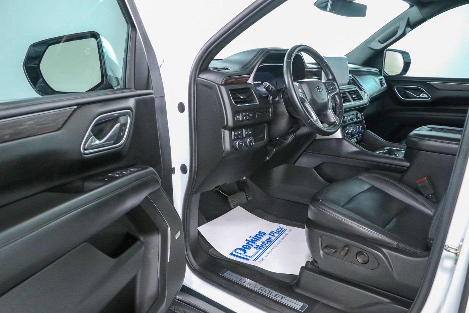 Used 2023 Chevrolet Tahoe Z71 AWD/4WD image 3