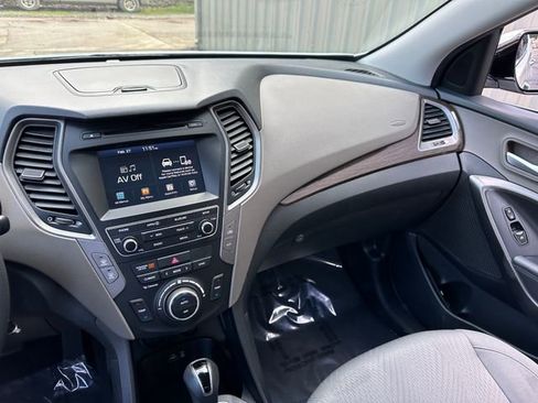 Used 2017 Hyundai Santa Fe Sport image 16