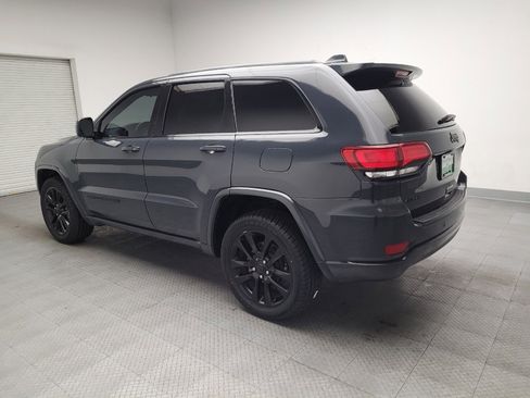 Used 2018 Jeep Grand Cherokee Altitude image 3