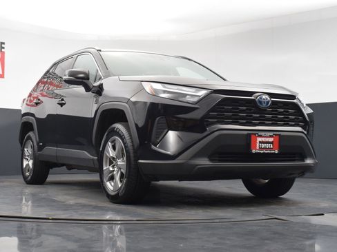 Used 2024 Toyota RAV4 XLE AWD/4WD image 28