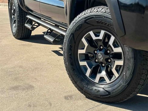 Used 2021 Toyota Tacoma TRD Off-Road image 9