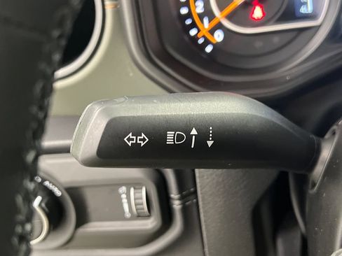 Used 2025 Jeep Gladiator Mojave w/ Convenience Group AWD/4WD image 43