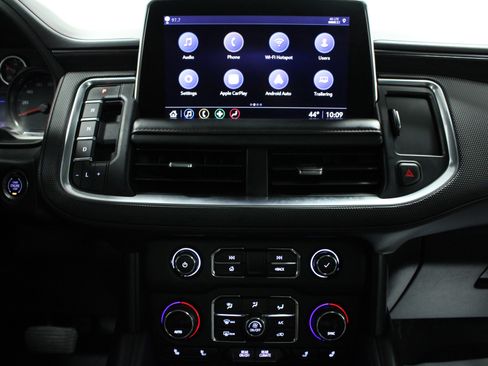 Used 2021 Chevrolet Suburban RST w/ Luxury Package image 23