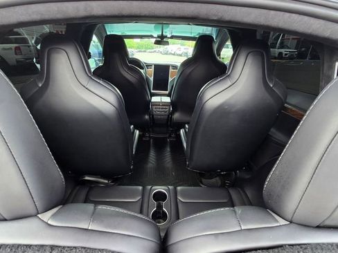 Used 2018 Tesla Model X 75D image 24