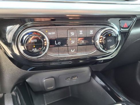 Used 2025 Chevrolet Trax LT image 9