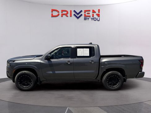 Used 2022 Nissan Frontier SV w/ Technology Package RWD image 2
