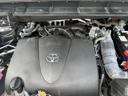 Used 2021 Toyota Highlander Limited FWD image 30
