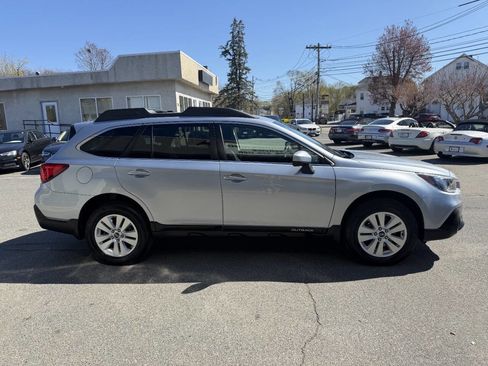 Used 2019 Subaru Outback 2.5i Premium image 9