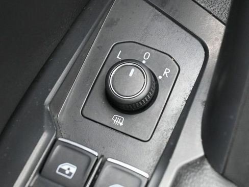 Used 2022 Volkswagen Tiguan SE image 12