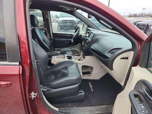 Used 2017 Dodge Grand Caravan SXT w/ Driver Convenience Group image 21