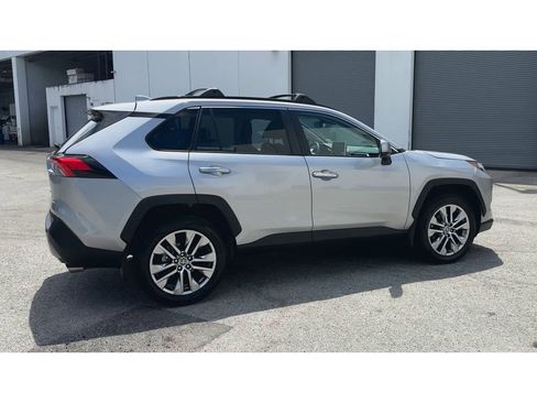 Used 2022 Toyota RAV4 Limited AWD/4WD image 9