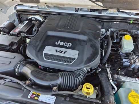 Used 2014 Jeep Wrangler Unlimited Sahara AWD/4WD image 19