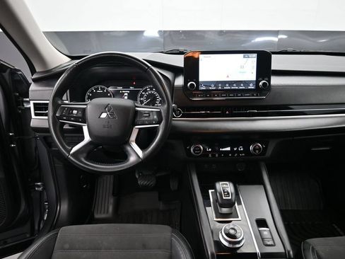 Used 2023 Mitsubishi Outlander SE FWD image 11