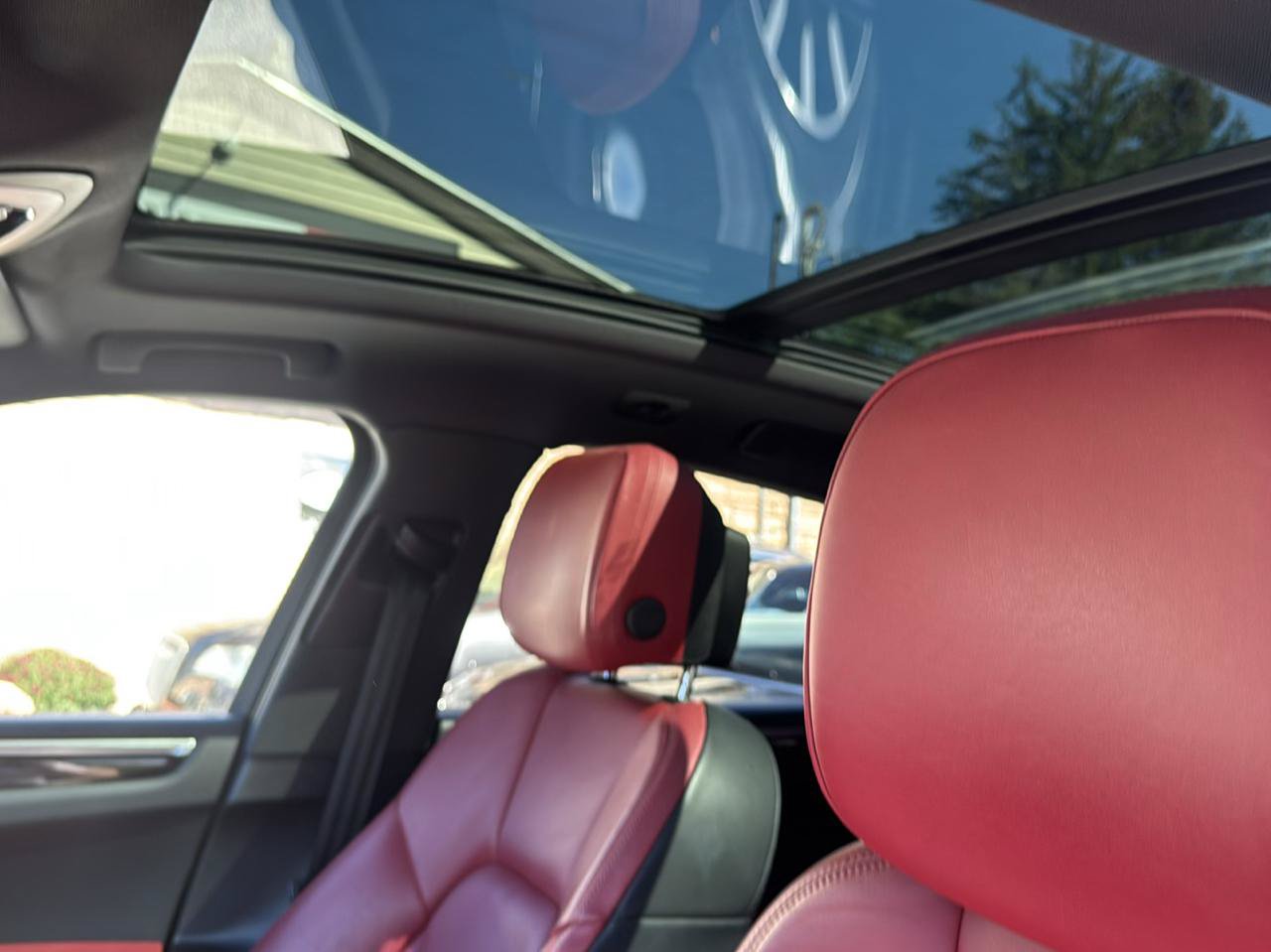 Used 2020 Porsche Macan AWD/4WD image 11