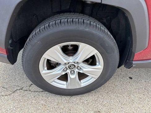 Used 2019 Toyota RAV4 XLE w/ Convenience Package AWD/4WD image 16