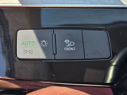 Used 2021 Audi e-tron Premium w/ Convenience Plus Package AWD/4WD image 28