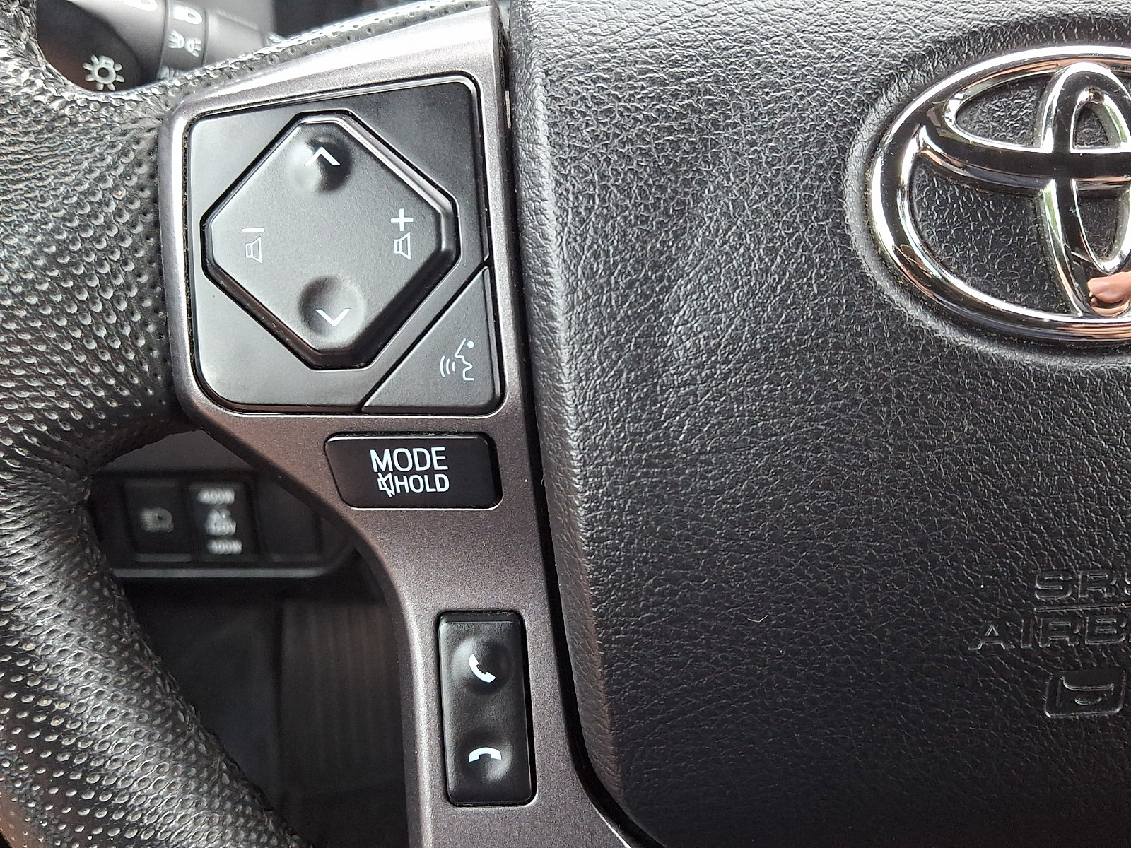 Used 2022 Toyota Tacoma TRD Off-Road w/ Technology Package AWD/4WD image 20