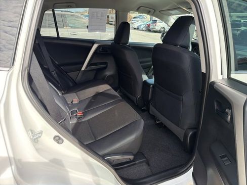 Used 2016 Toyota RAV4 LE image 31