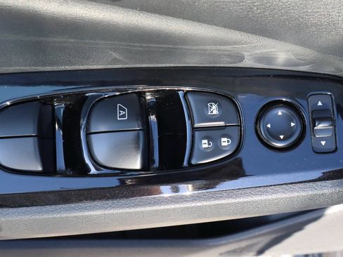 Used 2024 Nissan Altima 2.5 SR FWD image 14
