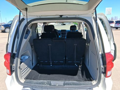 Used 2013 Dodge Grand Caravan SXT FWD image 13
