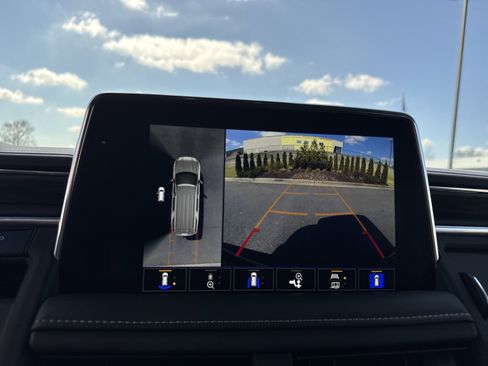 Used 2023 GMC Yukon SLT w/ SLT Premium Package image 26