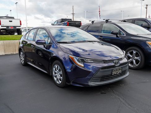 Used 2023 Toyota Corolla LE w/ Carpet Mat Package (TMS) FWD image 2