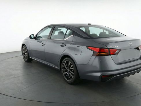 Used 2025 Nissan Altima 2.5 SV image 6