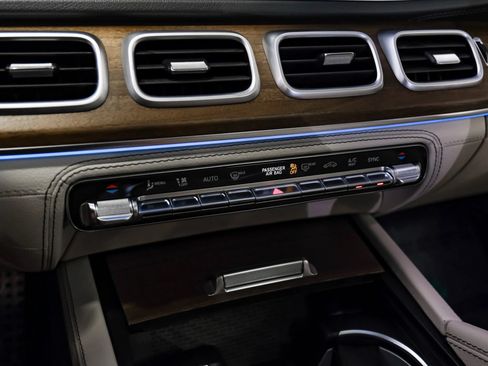 Used 2020 Mercedes-Benz GLS 580 4MATIC image 19