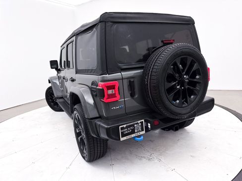 Used 2022 Jeep Wrangler Unlimited Sahara AWD/4WD image 10