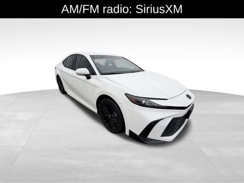 Used 2025 Toyota Camry SE image 5