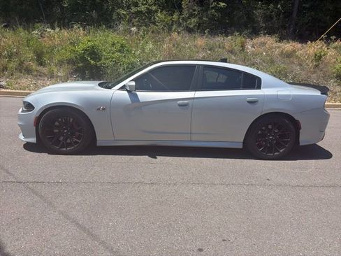 Used 2019 Dodge Charger Scat Pack w/ Dynamics Package RWD image 4