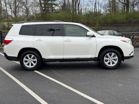 Used 2013 Toyota Highlander SE image 2