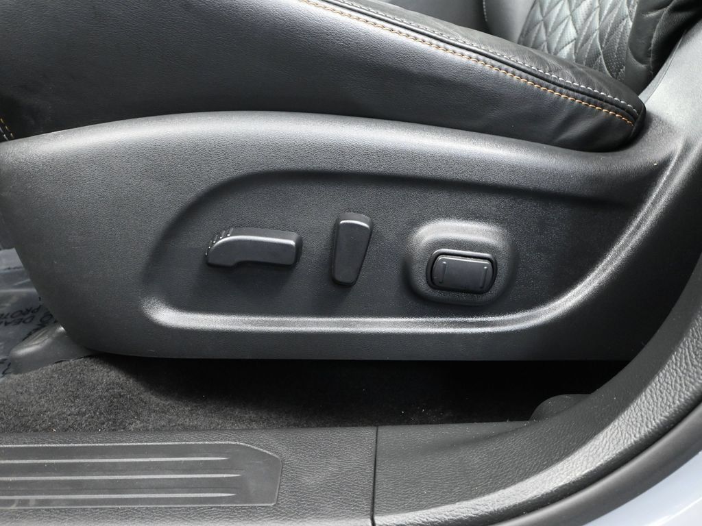 Used 2024 Nissan Murano Platinum AWD/4WD image 16