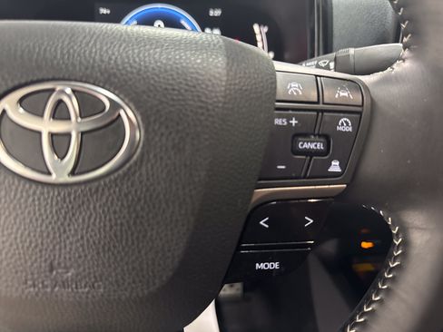 Used 2025 Toyota Camry SE FWD image 18