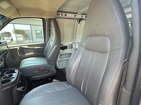 Used 2014 Chevrolet Express 1500 RWD image 16